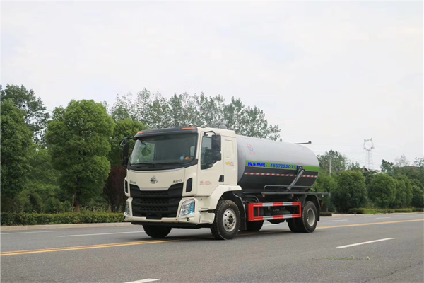 不管你在南方還是北方吸污車吸污泵配置你要選好,不要追悔莫及