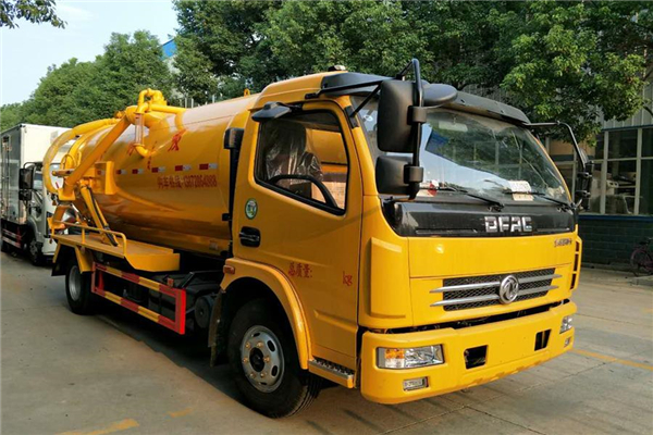 吸污“神器”東風(fēng)吸污車出動(dòng)化解群眾煩心事