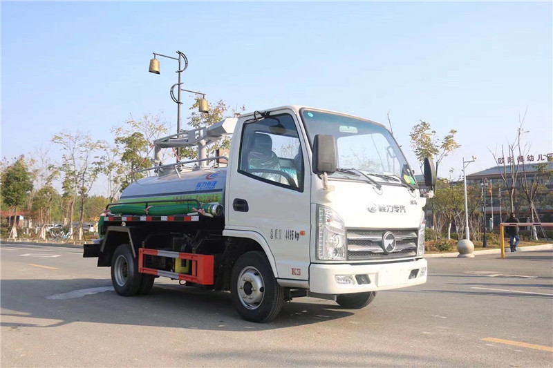 程力東風多利卡電動吸糞車自帶車載充電機安全可靠