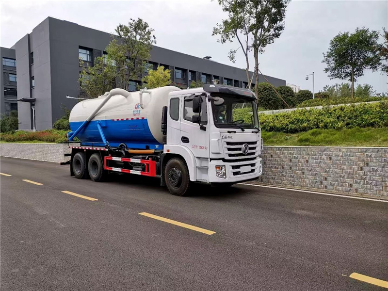 專業車型做專業事情——東風天錦VR國六11.33方吸污車