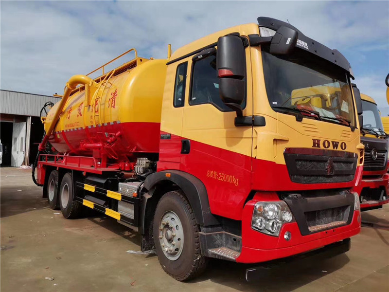 重汽豪瀚前四后八國六清洗吸污車實現智能化定速巡航