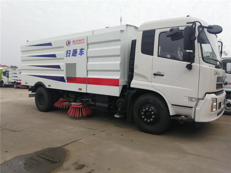 東風(fēng)天錦KS版洗掃車清洗效率高效果好，性價(jià)比極高