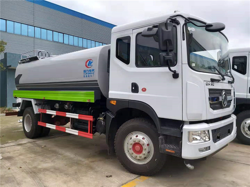 東風天錦12方灑水車也可做企業(yè)單位運水用，緊急時可做消防車使用