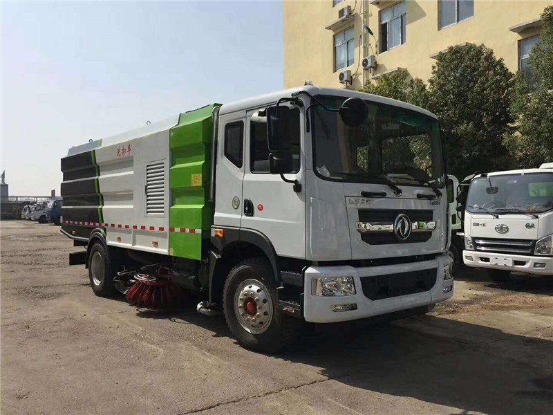 東風凱普特9方洗掃車用于清掃、清洗路面垃圾