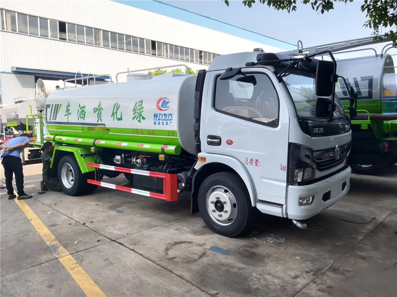 東風(fēng)D9多利卡灑水車罐體鋼板為4MM碳鋼，整車外形尺寸按照公告