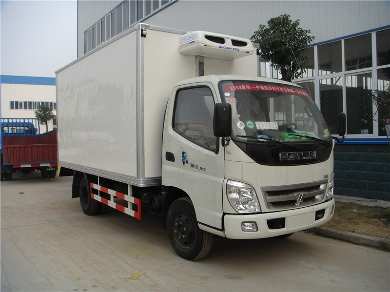  東風天龍前四后八冷藏車采用新技術、新工藝制造，廂體隔熱