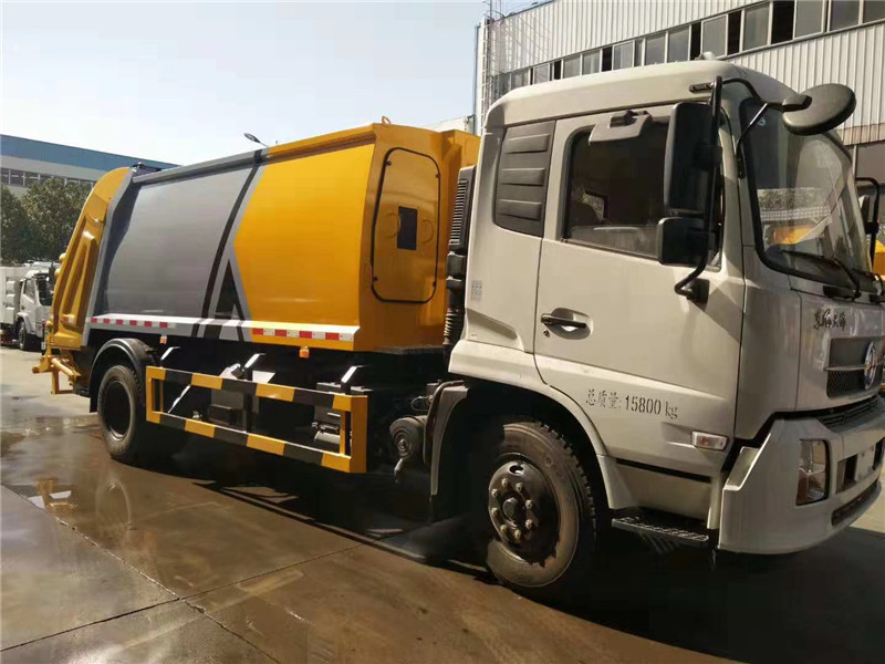 東風(fēng)天龍后雙橋壓縮垃圾車有效地防止了收集、運(yùn)輸過(guò)程的撒落