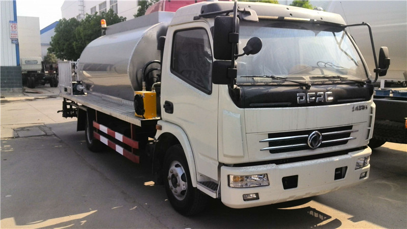 東風(fēng)多利卡道路養(yǎng)護(hù)車可作上，下，左，右調(diào)節(jié)，適用于路面沖洗