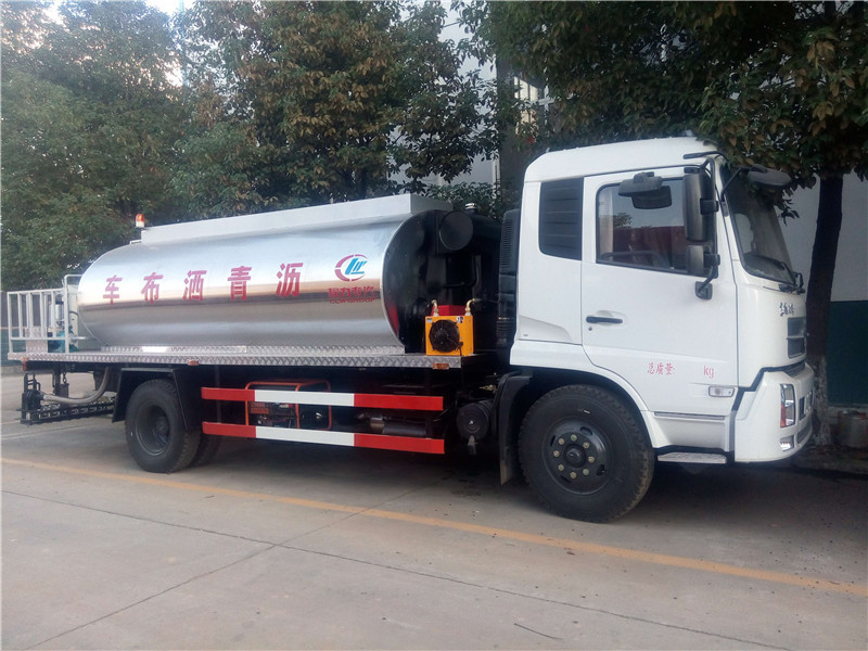 東風(fēng)D9道路養(yǎng)護(hù)車(chē)采用武鋼生產(chǎn)的5mm熱扎板制作，動(dòng)力強(qiáng)勁