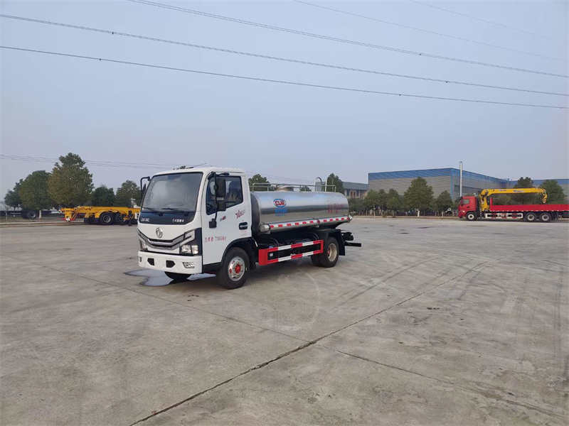 山泉飲用水運(yùn)輸車罐體免漆，亮晶晶