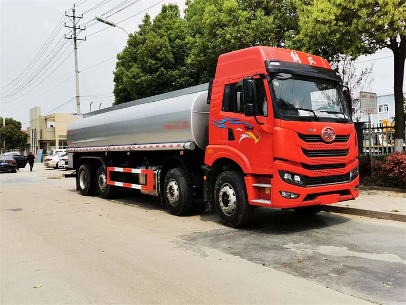 減水劑運(yùn)輸車(chē)與普通供液車(chē)有什么區(qū)別