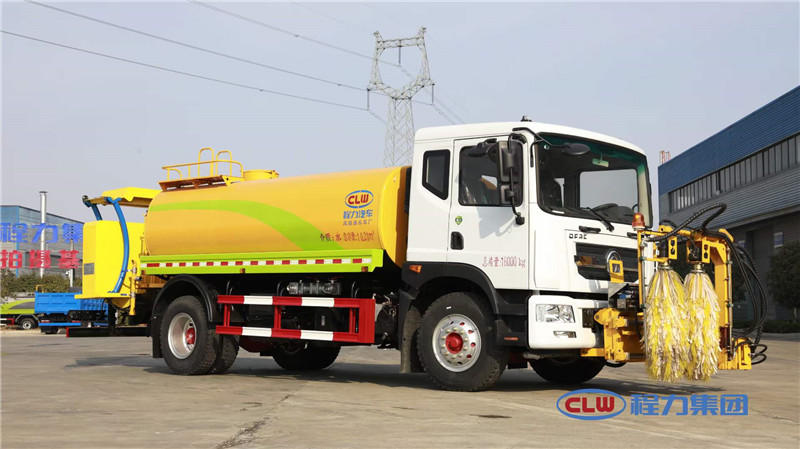 防撞車、護(hù)欄清洗車、灑水車三合一